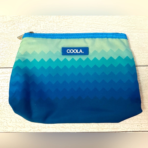 Coola Makeup Bag - Picture 1 of 5